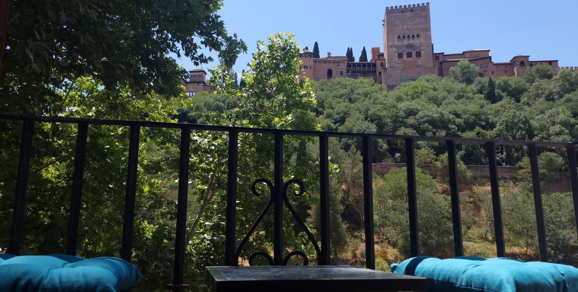 The Nasrid Palace From Your Bed ! Гранада Екстериор снимка