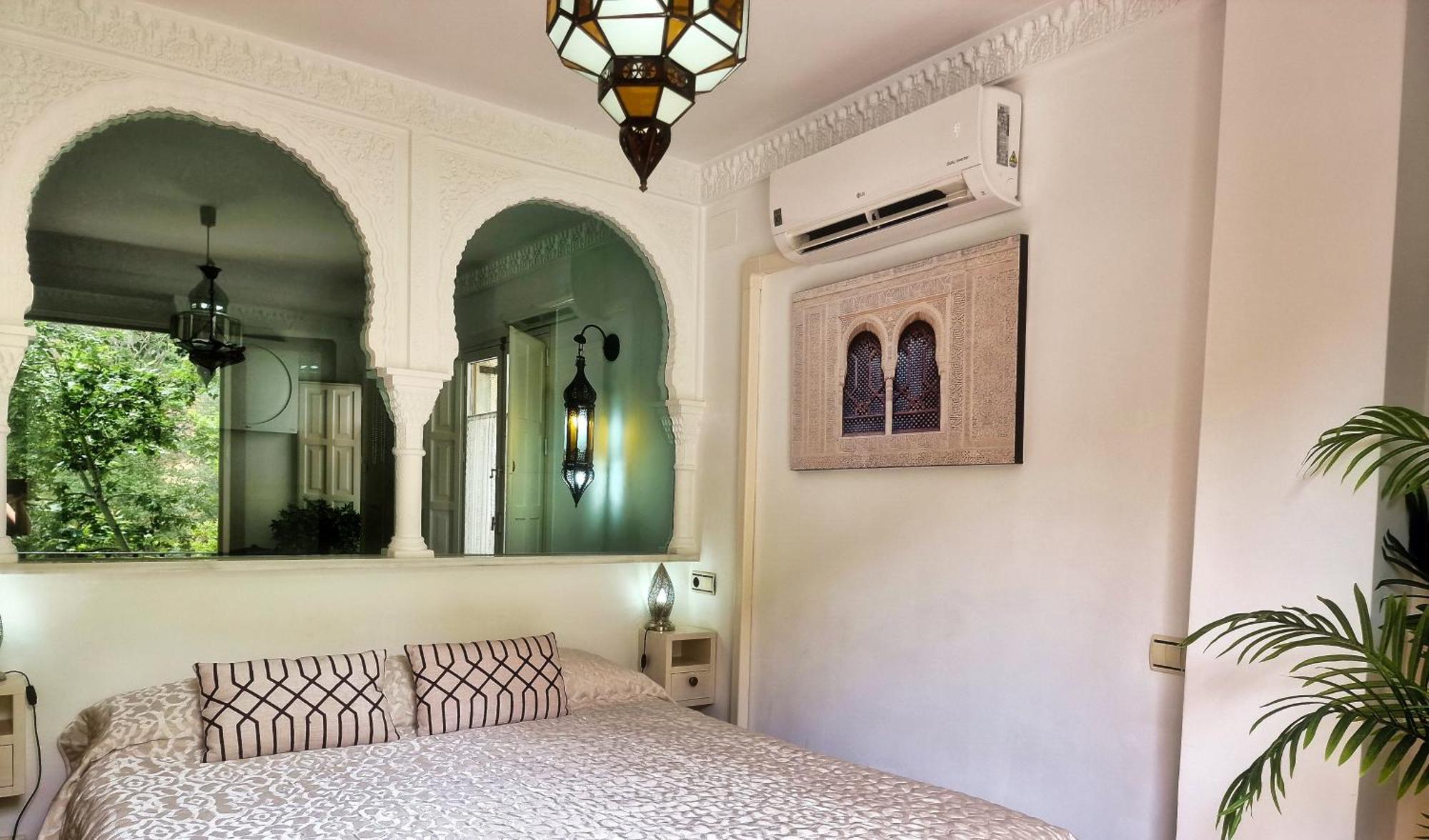 The Nasrid Palace From Your Bed ! Гранада Екстериор снимка