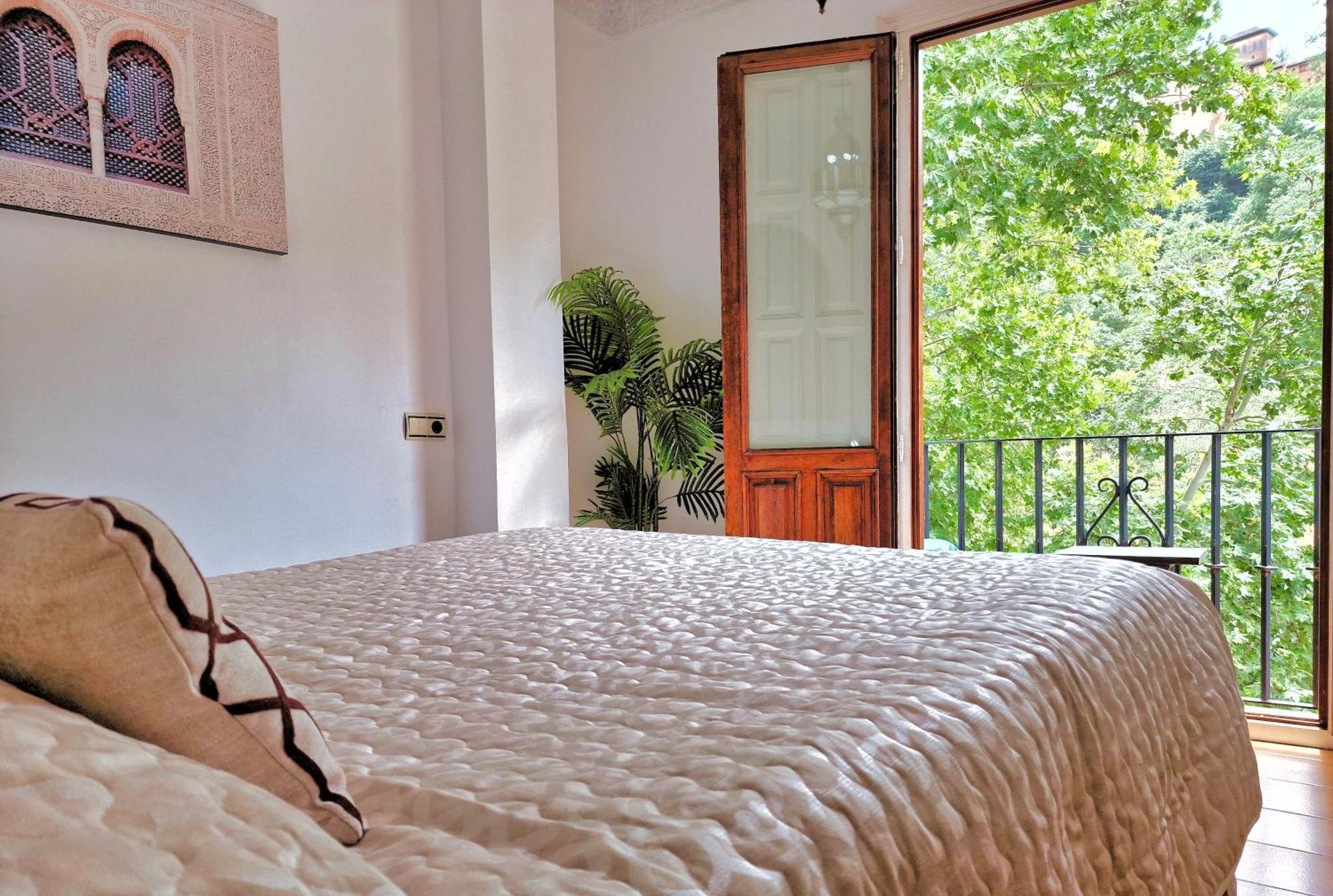 The Nasrid Palace From Your Bed ! Гранада Екстериор снимка