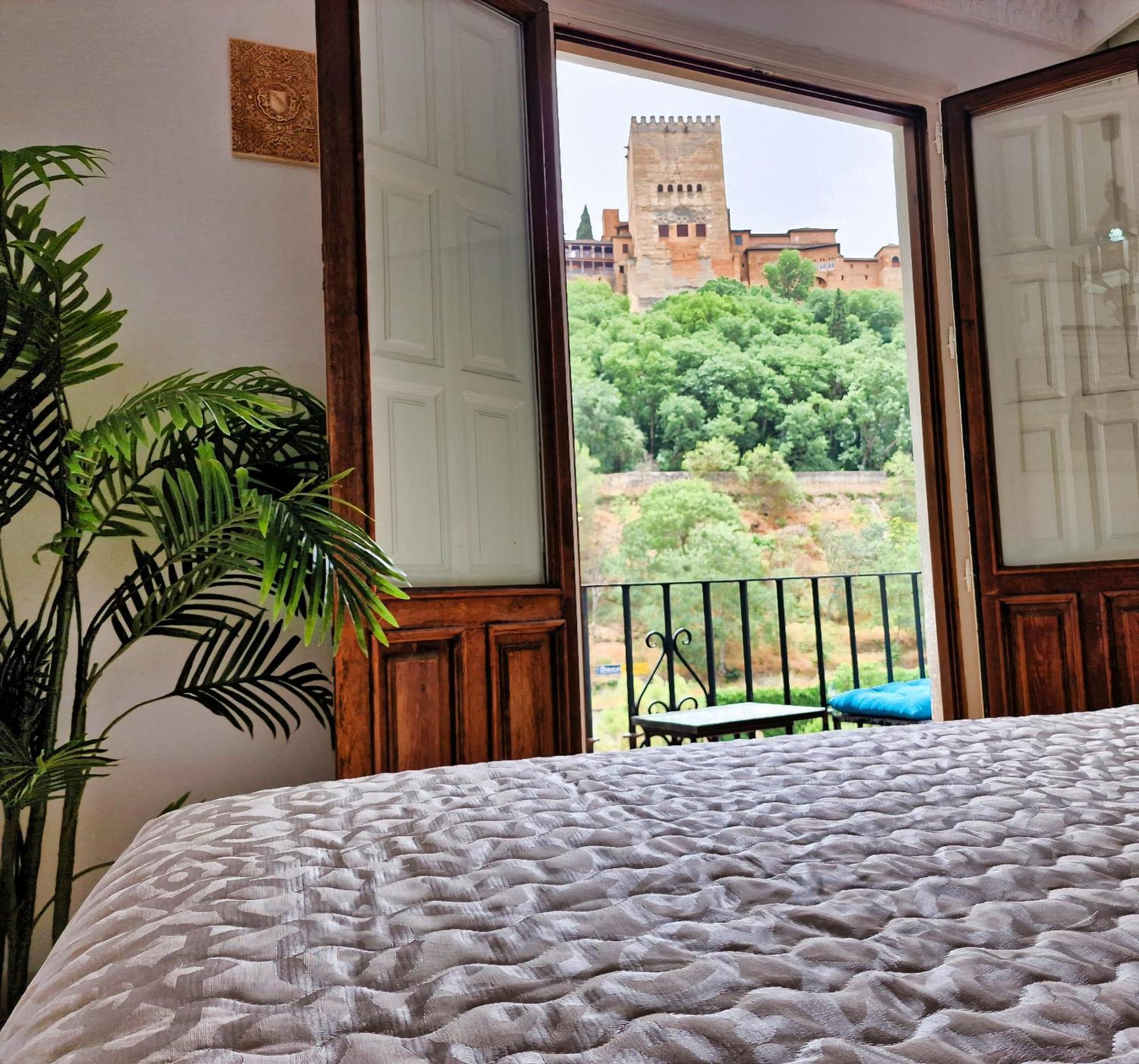 The Nasrid Palace From Your Bed ! Гранада Екстериор снимка