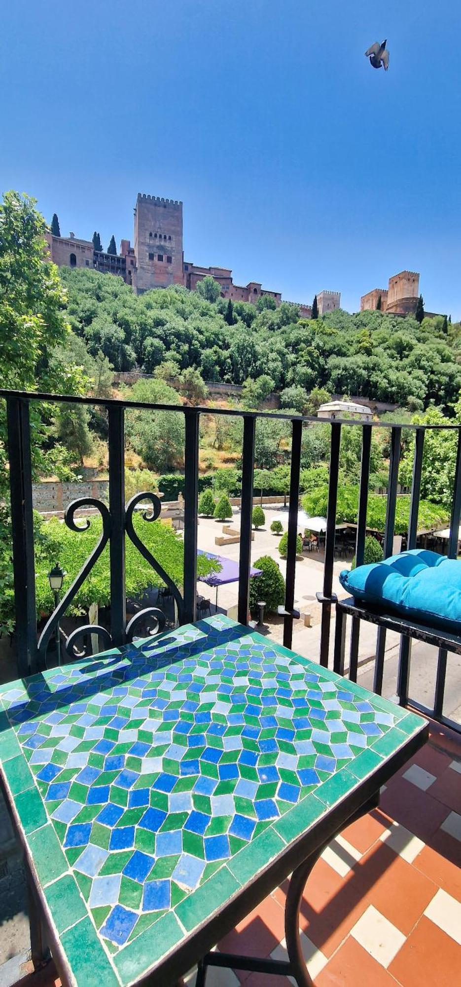The Nasrid Palace From Your Bed ! Гранада Екстериор снимка